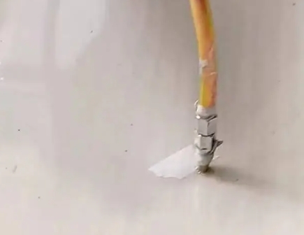 盐城瓷砖空鼓维修公司专业解答在瓷砖铺贴过程中，如果使用的砂料过粗（如全部使用了粗砂），可能会导致以下问题